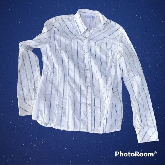 Adiktd western cowgirl button up shirt, size medium - Picture 3 of 5